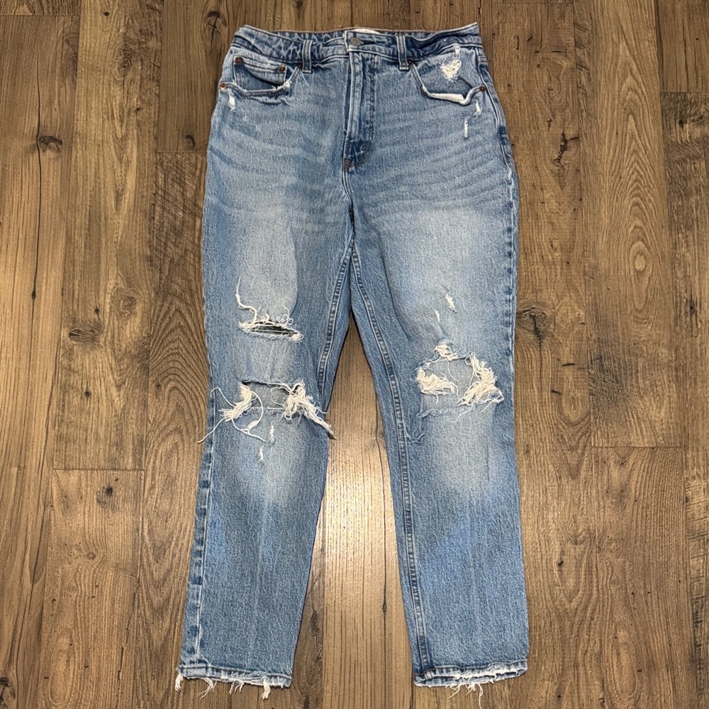 EUC Abercrombie & Fitch Curve Love The Skinny High Rise Distressed - 30 (10R)